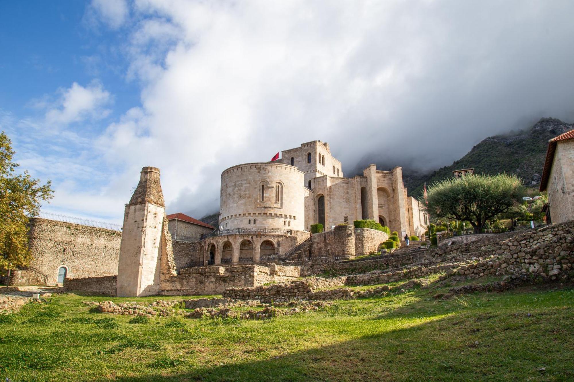 Kruja Albergo Diffuso , Inside Kruja Castle Dış mekan fotoğraf