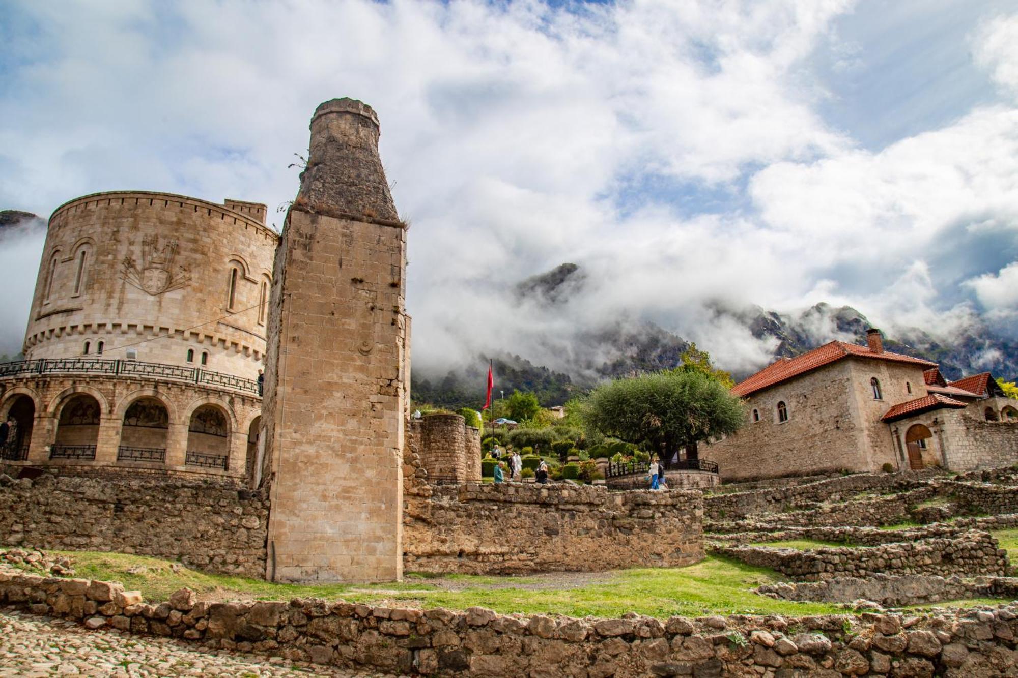 Kruja Albergo Diffuso , Inside Kruja Castle Dış mekan fotoğraf